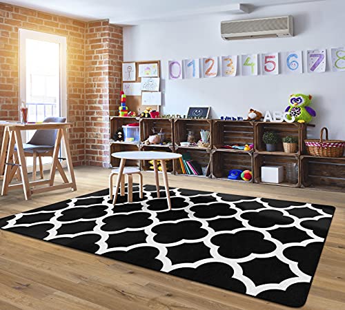 Schoolgirl Style Black & White Quatrefoil Classroom Rug, 7'6"x12'
